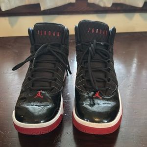 Boys Nike Air Jordan’s Black with red size 6Y Fresh!